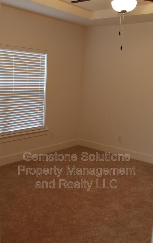 Building Photo - 1023 Honey Bush Cir