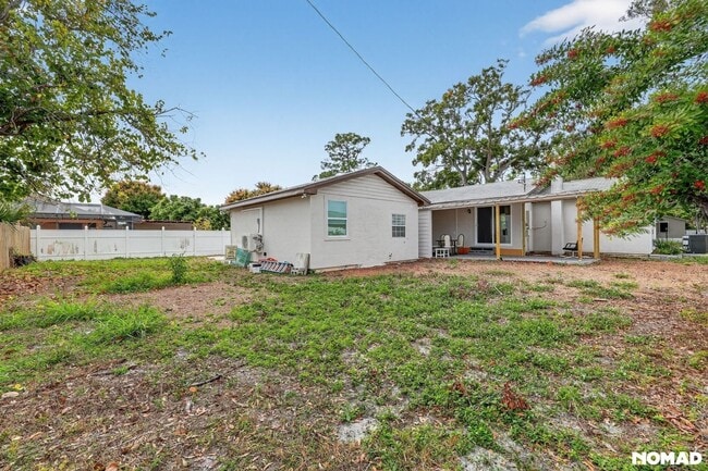 Foto del edificio - 7151 51st St N