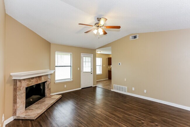 Foto del edificio - 306 Freedom Ln