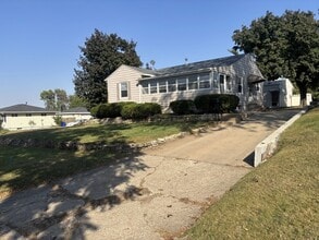 Building Photo - 2101 Mallory St SW