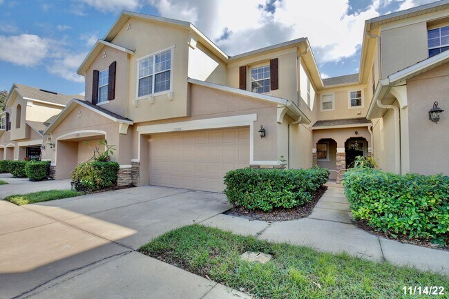 Foto del edificio - Beautiful 3/2.5 Spacious Townhome with a 2...