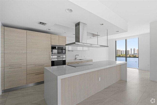 Building Photo - 17111 Biscayne Blvd