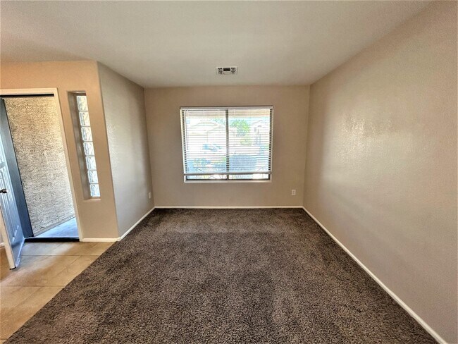 Foto del edificio - 16585 W Latham St