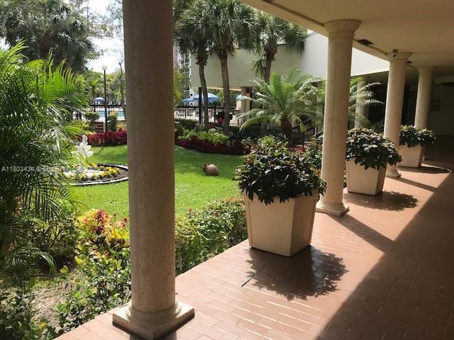 Foto del edificio - 16919 N Bay Rd