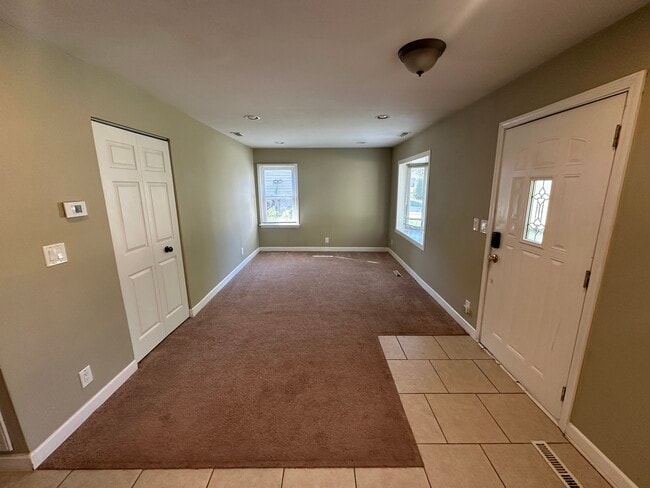 Building Photo - 3 E Oltendorf Rd