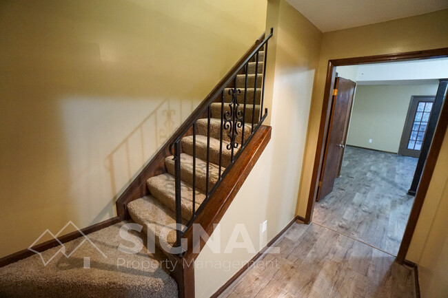 Building Photo - 725 Eastern Manor Ln