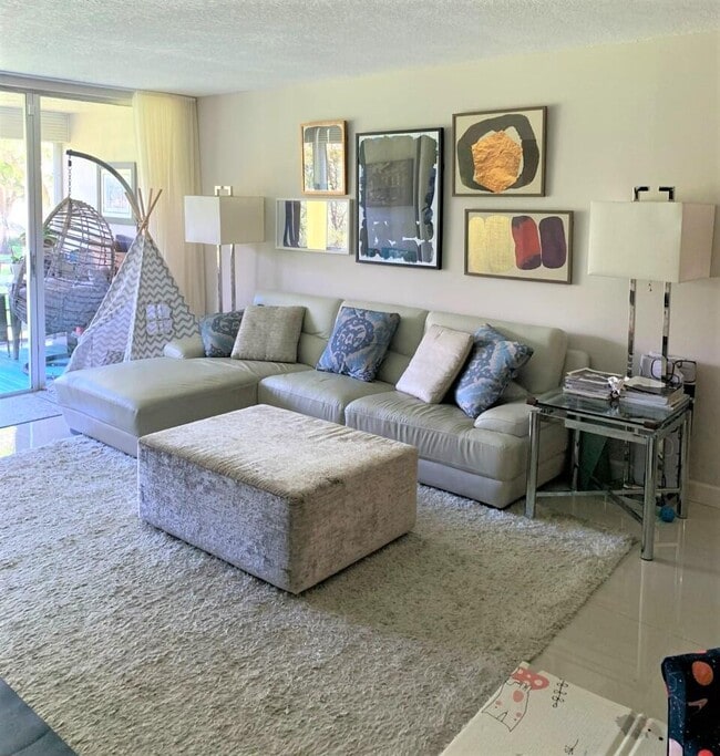 Foto del edificio - 550 Oaks Ln