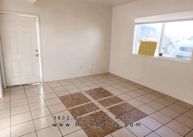 Building Photo - 3 Bed, 1 Bath, Great location off 37th and...