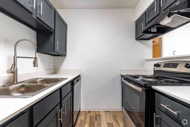 1BR, 1BA - 510SF - Kitchen - The Kimberly