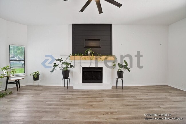 Foto del edificio - 9830 Sugarloaf Dr