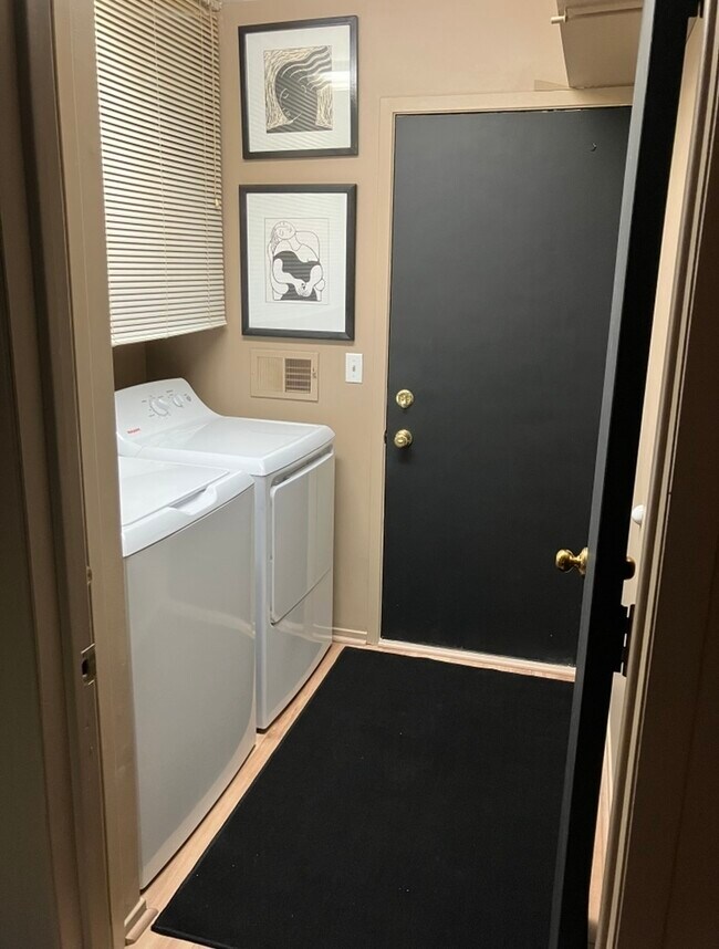 Foto del edificio - 6431 Deerhurst Dr