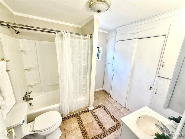 Building Photo - 2711 Orleans Ave