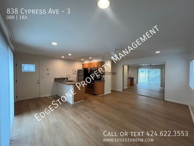 Foto del edificio - 838 Cypress Ave