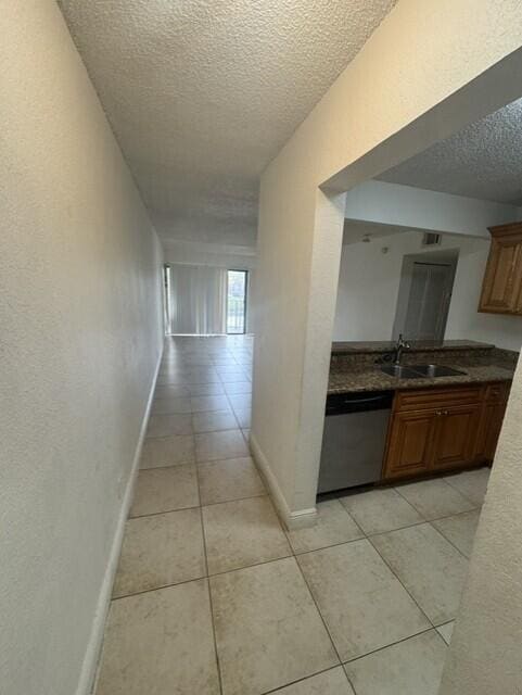 Building Photo - 1495 Lake Crystal Dr