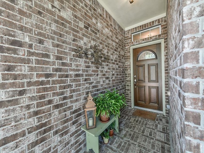 Building Photo - 10944 Chazenwood Dr