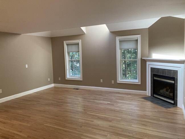 Building Photo - 16 Lilac Lane