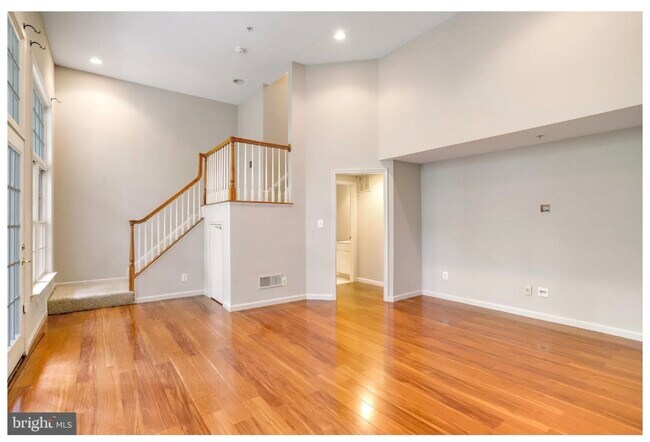 Foto del edificio - 213 Oak Knoll Ter