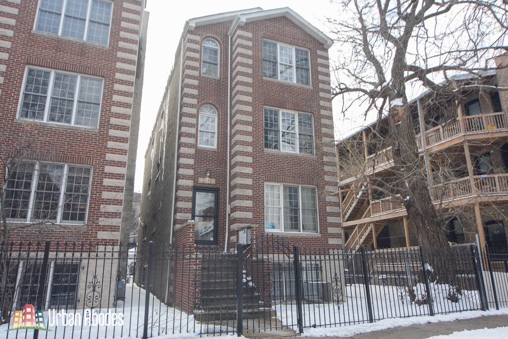 Primary Photo - 2151 W Crystal St