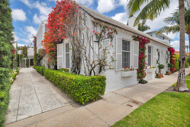 Building Photo - 417 Peruvian Ave