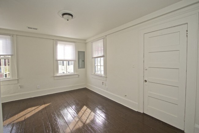Foto del edificio - Downtown Apartment Next to Hampton Park