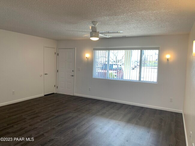 Building Photo - 8384 Florentine Rd