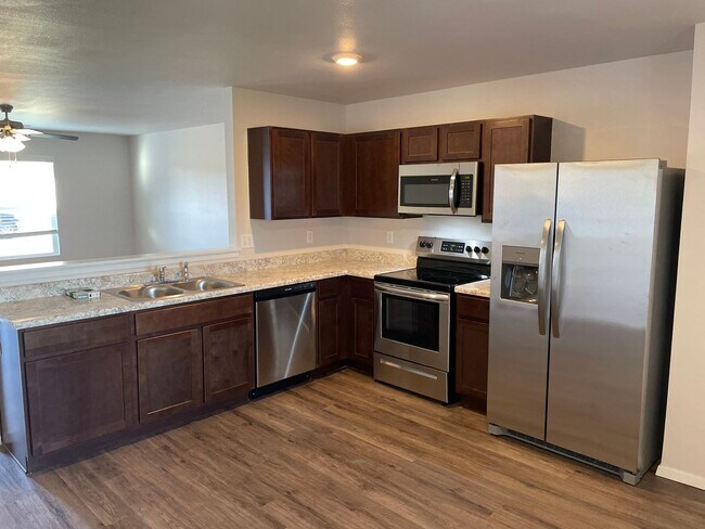 Foto del edificio - NOW PRELEASING! NEW Three Bedroom | Two Bath Home in Somerset