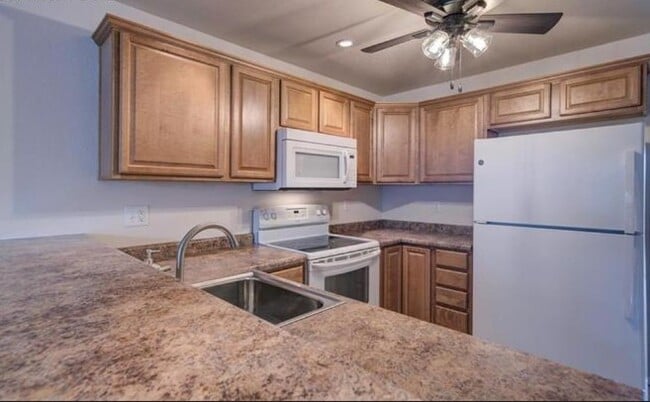 Building Photo - 6829 Overland Dr