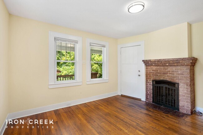 Building Photo - 10 Latta St