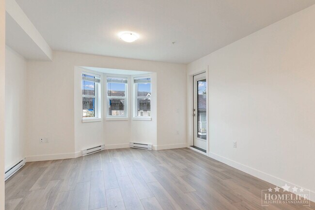 Building Photo - 2 Bed + 2 Bath + 1 Den Condo for Rent in L...