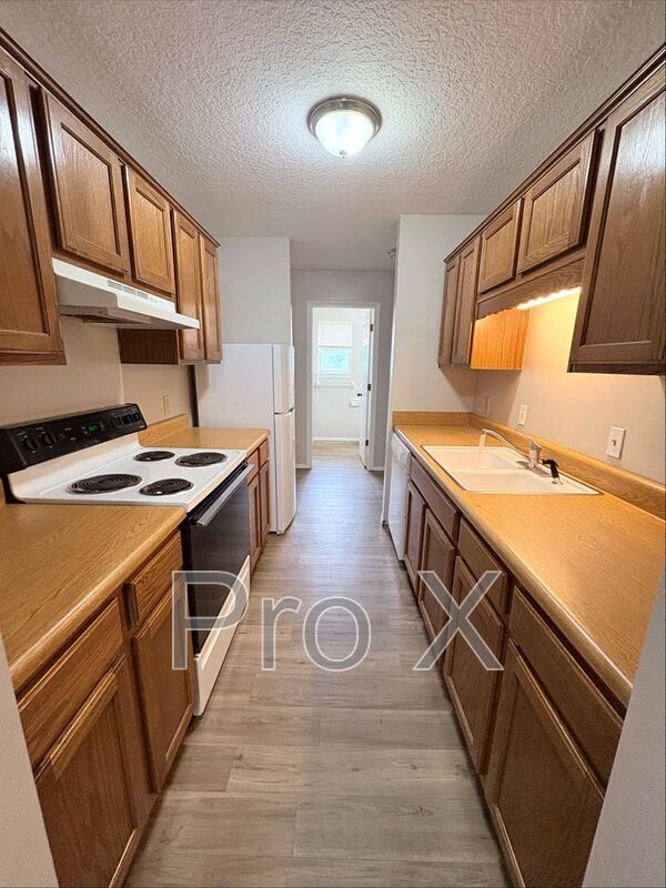 Building Photo - 3802 College View Dr