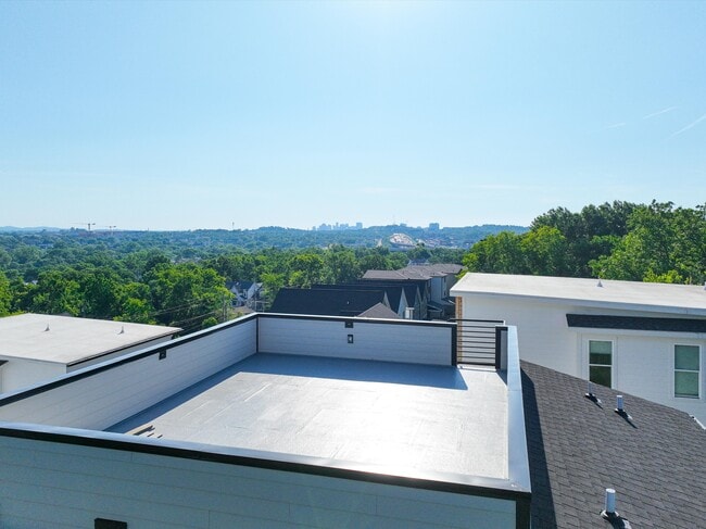 Building Photo - 5915 Maxon Ave