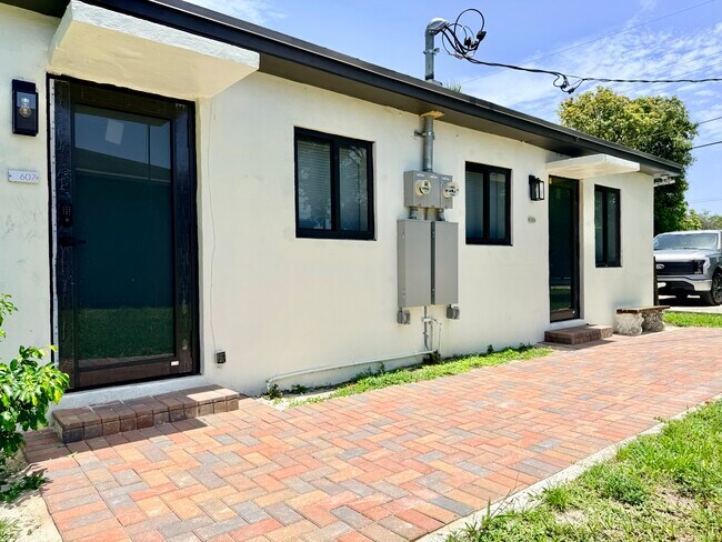 Foto del edificio - 607 NW 15th Ave
