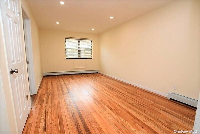 Building Photo - 58-15 Maspeth Ave