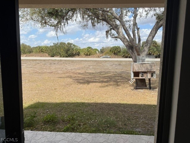 Foto del edificio - 6013 Acorn Cir