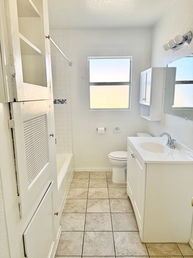 Foto del edificio - S. JOHNSON AVENUE