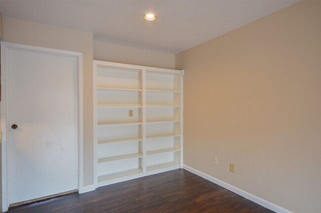 Foto del edificio - 12905 Woodforest Blvd