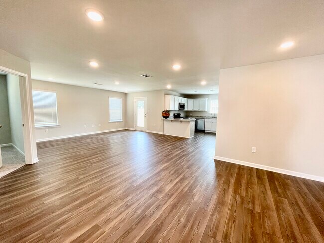 Building Photo - 633 Ridgeland Rd