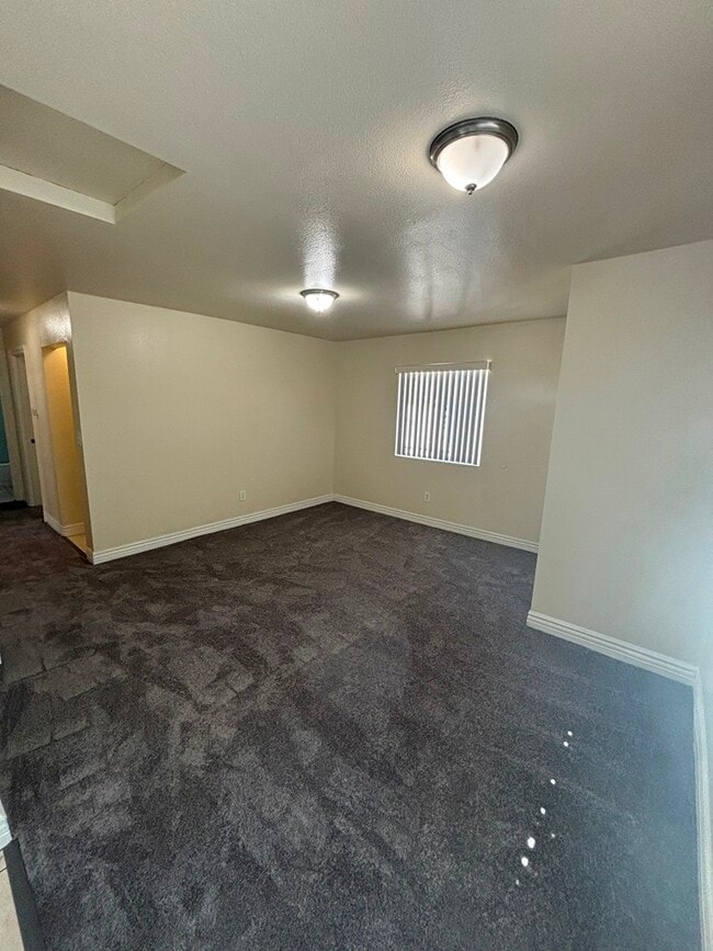 Building Photo - 327 E 106th St