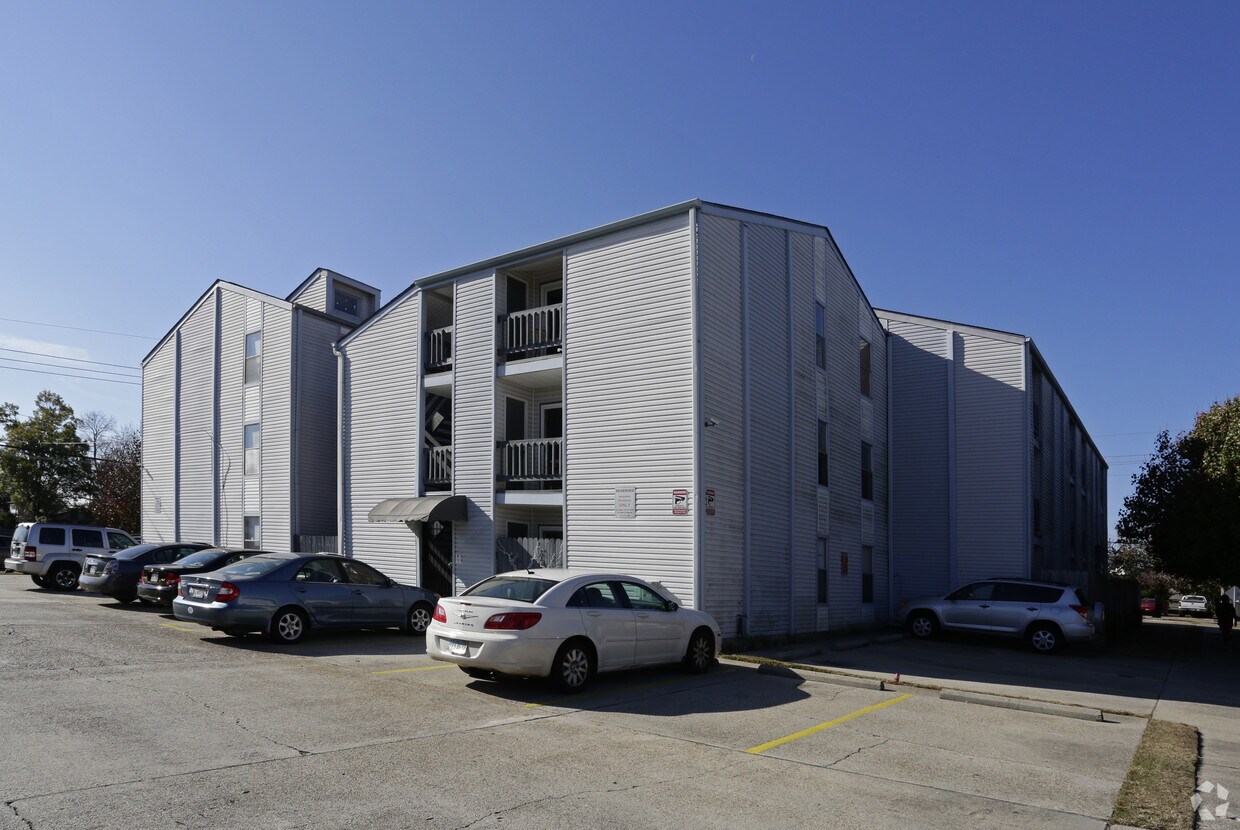Primary Photo - 2201 Houma Blvd