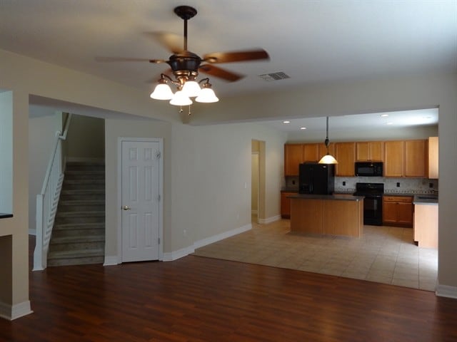 Building Photo - 580 First Cape Coral Dr