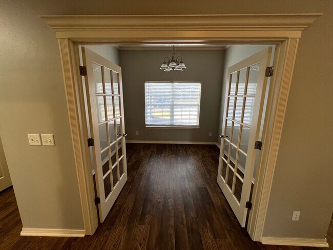 Building Photo - 3 Bed, 3 Bath Home with Luxury Amenities C...