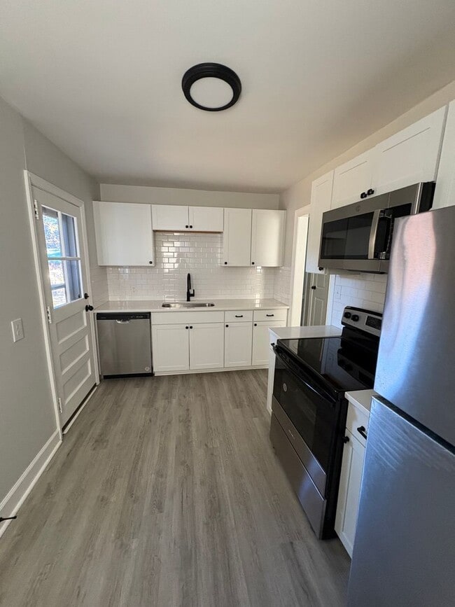 Building Photo - 2702 Wildwood Dr