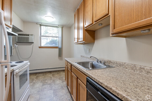 2BR, 1 BA - 725SF - Kitchen and Dining - Norfolk Place Apartments