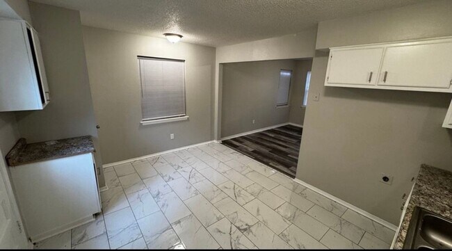 Foto del edificio - 4264 Double Tree St