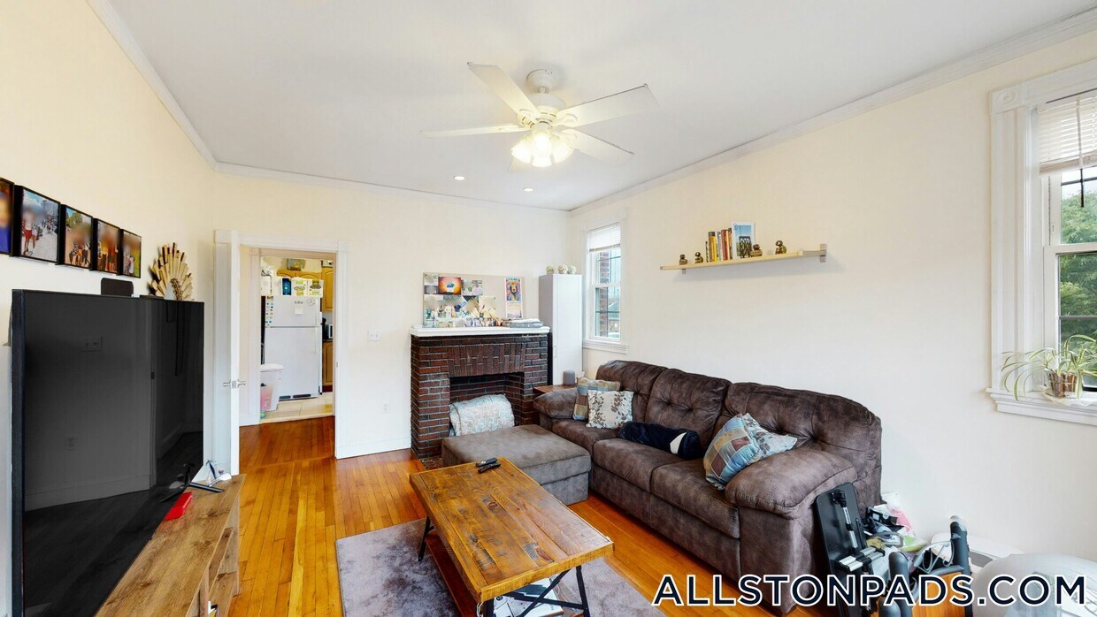Primary Photo - 15 Glenville Ave