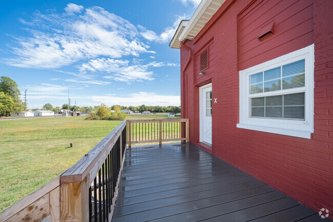 2BR, 1BA - 800SF - Deck - Waveland Place Apartments