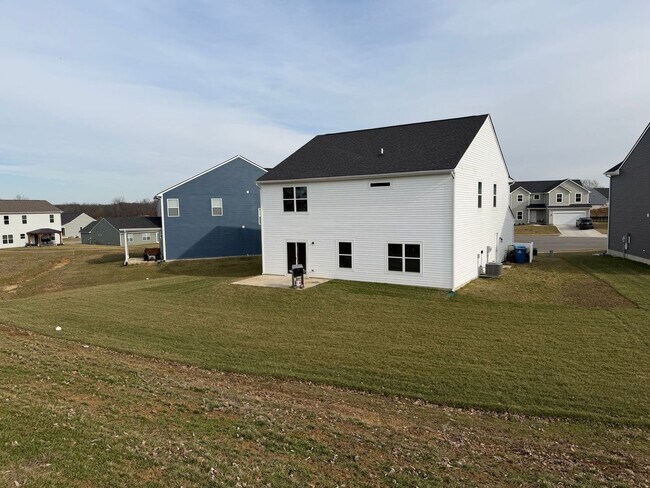 Foto del edificio - Newly Built 4-Bedroom Home for Rent in Old Heritage Neighborhood – Shelbyville, KY