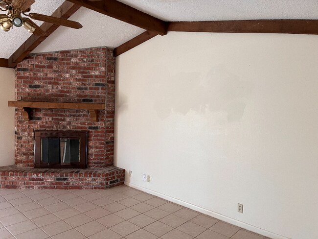 Building Photo - 150 Shelly Ln