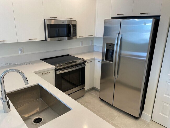 Foto del edificio - 6455 NW 103rd Pl