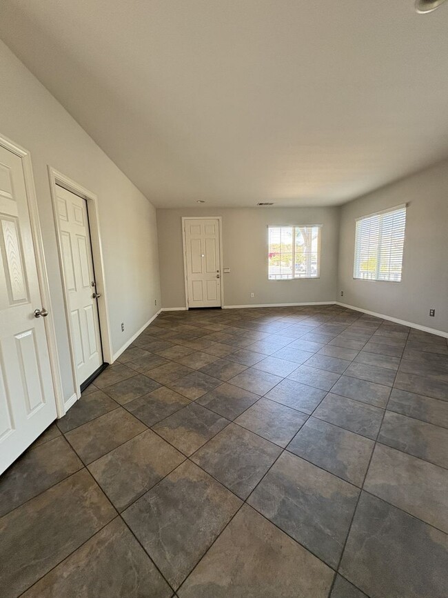 Building Photo - 4 Bed 3 Bath Home for Rent in Murrieta
